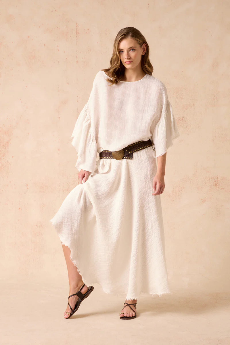 Woman Wearing Estilo Emporio Exclusive Maxi Ruota Skirt in Aida Pesante Black - Skirts LUXAMORE