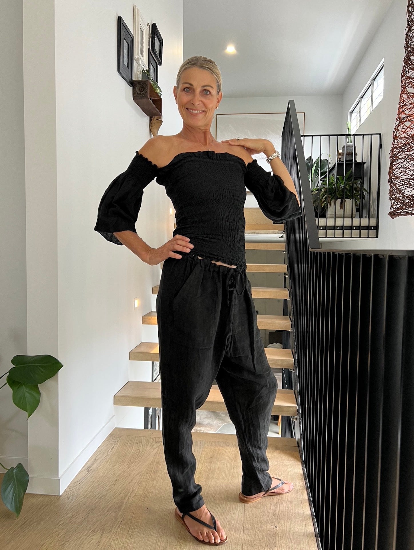 Woman Wearing Estilo Emporio Fiorella Top - Black - Tops LUXAMORE