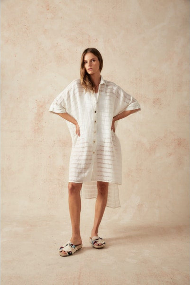 Woman Wearing Estilo Emporio La Cota Cover Up Linen Dress - Dress LUXAMORE