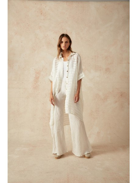 Woman Wearing Estilo Emporio La Cota Cover Up Linen Dress - Dress LUXAMORE