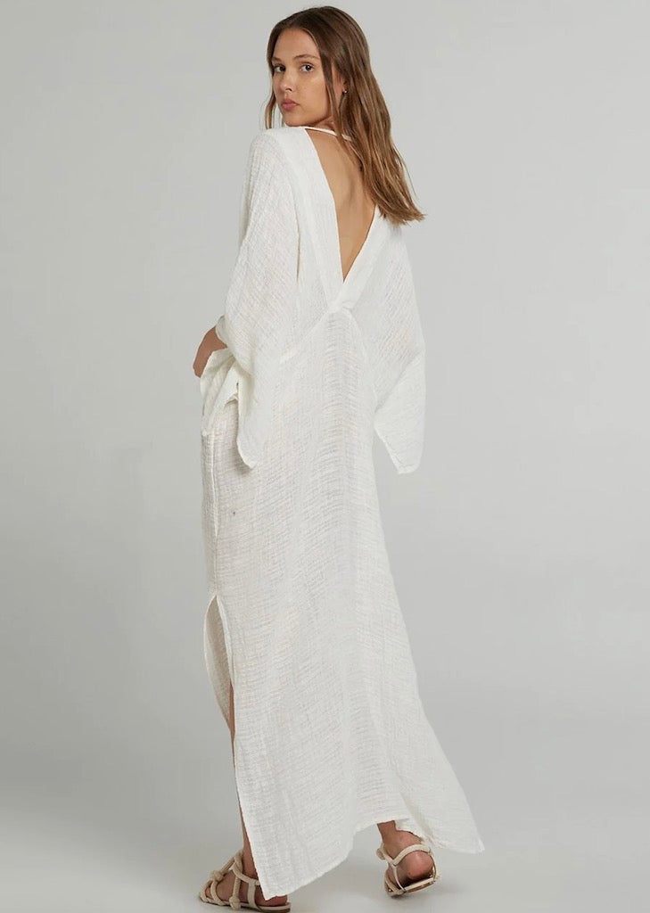 Woman Wearing Estilo Emporio Le Robe Linen Dress - Vergine - Dress LUXAMORE