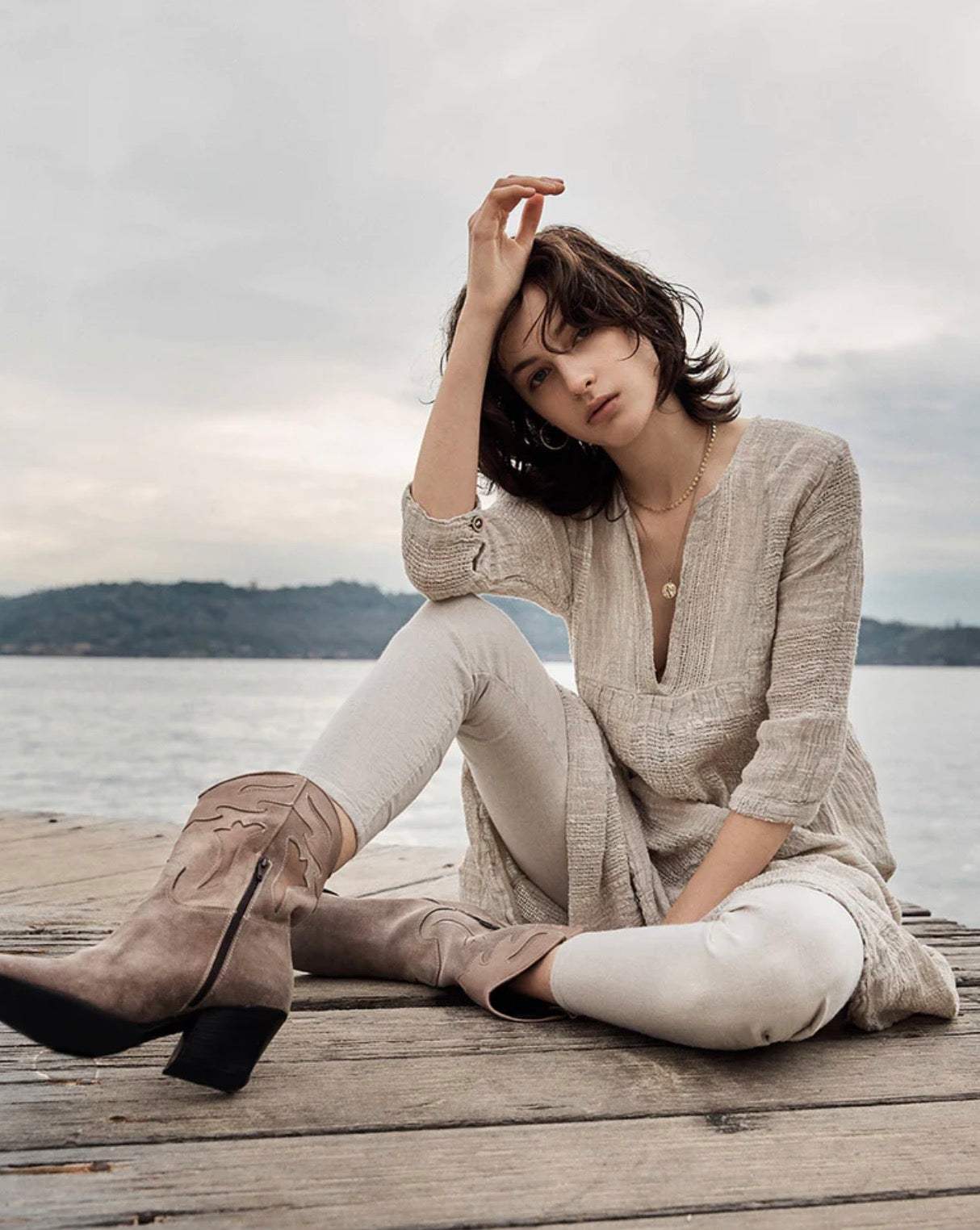 Woman Wearing Estilo Emporio Linen Stretch Pant - Natural - Pants LUXAMORE