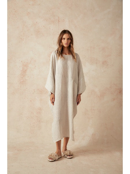 Woman Wearing Estilo Emporio Nebbilio Linen Dress - Lyla - Dress LUXAMORE