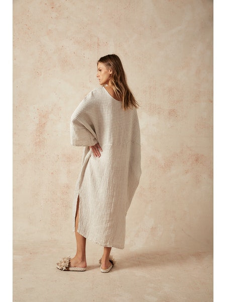 Woman Wearing Estilo Emporio Nebbilio Linen Dress - Lyla - Dress LUXAMORE