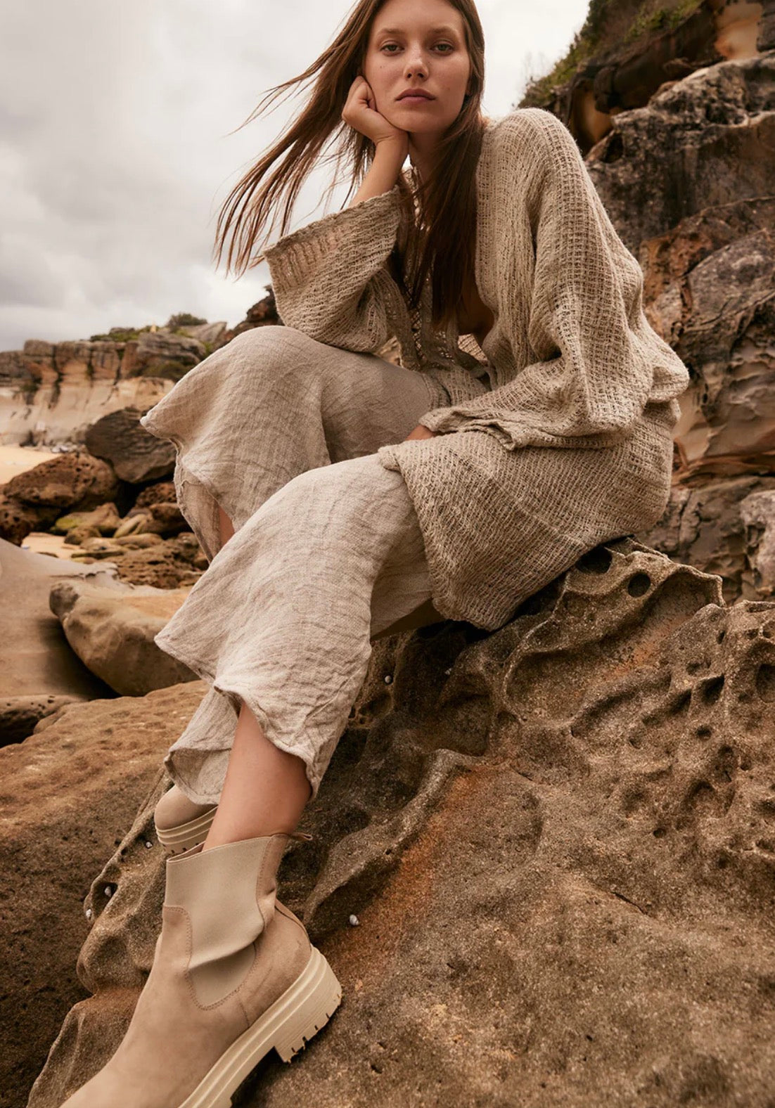 Woman Wearing Estilo Emporio Novo Flare Pant - Brasile Natural - Pants LUXAMORE