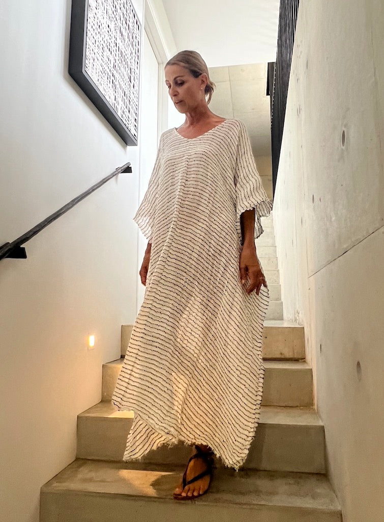 Woman Wearing Estilo Emporio Pirata Kaftan - Dress LUXAMORE