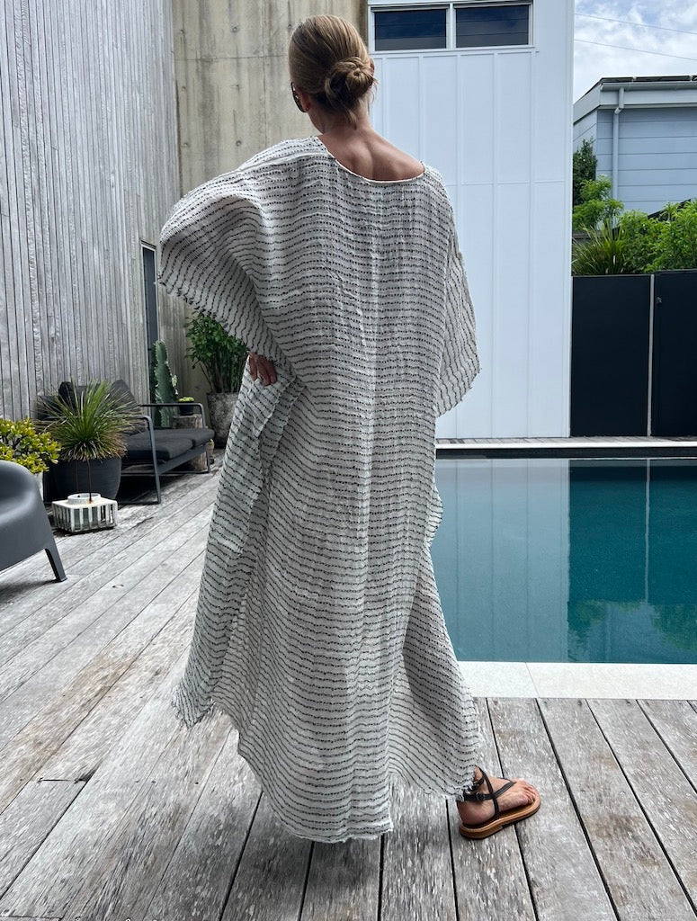 Woman Wearing Estilo Emporio Pirata Kaftan - Dress LUXAMORE