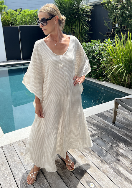 Woman Wearing Estilo Emporio Pirata Kaftan - Dress LUXAMORE