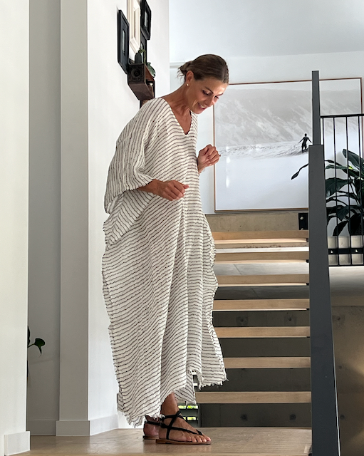 Woman Wearing Estilo Emporio Pirata Kaftan - Dress LUXAMORE