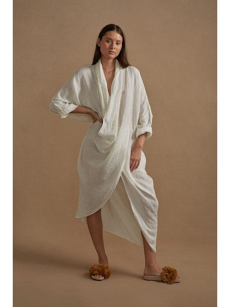 Woman Wearing Estilo Emporio Portofino Linen Dress - Dress LUXAMORE