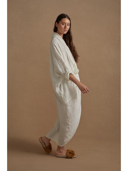 Woman Wearing Estilo Emporio Portofino Linen Dress - Dress LUXAMORE