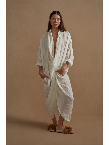 Woman Wearing Estilo Emporio Portofino Linen Dress - Dress LUXAMORE