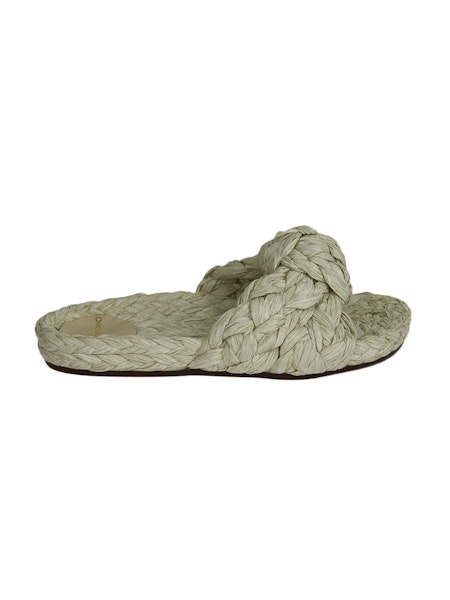 Woman Wearing Estilo Emporio Shoes Tango Rafia Slide - Snow - Shoes LUXAMORE
