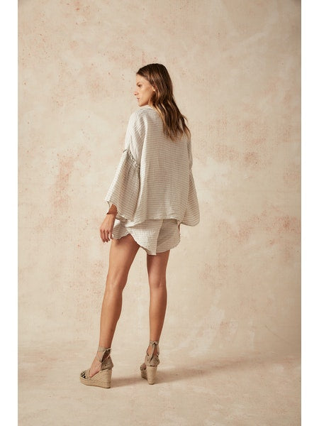 Woman Wearing Estilo Emporio Siesta Top - Set LUXAMORE