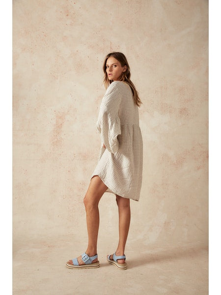 Woman Wearing Estilo Emporio Stella Linen Dress - Lyla - Dress LUXAMORE