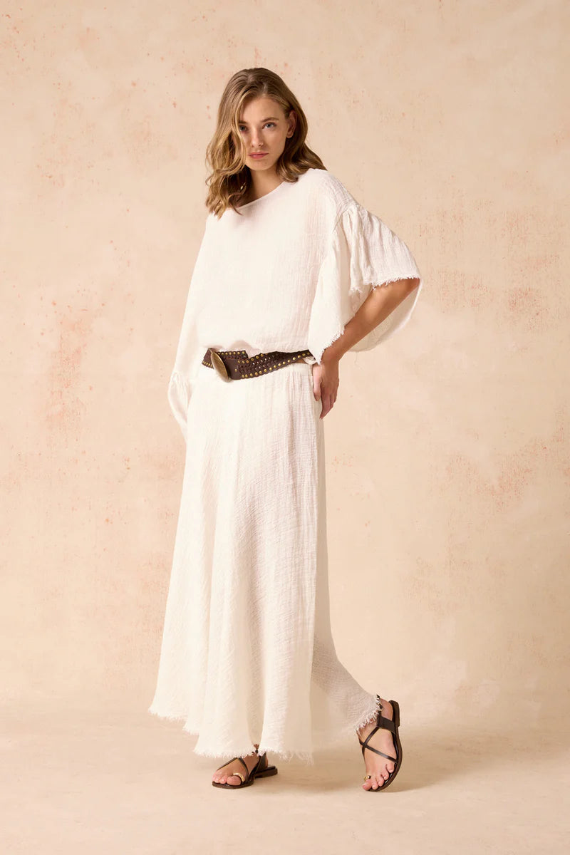 Woman Wearing Estilo Emporio Exclusive Maxi Ruota Skirt in Aida Pesante Black - Skirts LUXAMORE