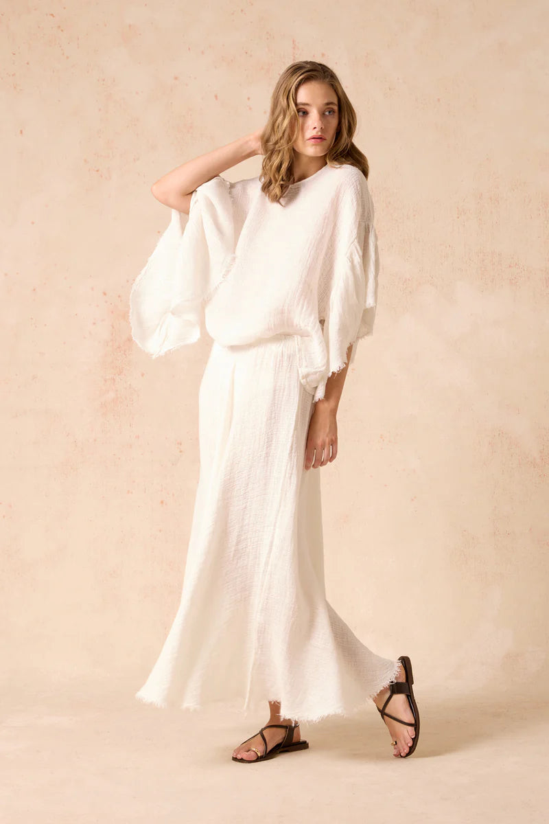 Woman Wearing Estilo Emporio Exclusive Maxi Ruota Skirt in Aida Pesante Black - Skirts LUXAMORE