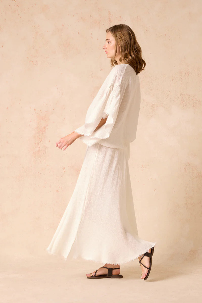 Woman Wearing Estilo Emporio Exclusive Maxi Ruota Skirt in Aida Pesante Black - Skirts LUXAMORE