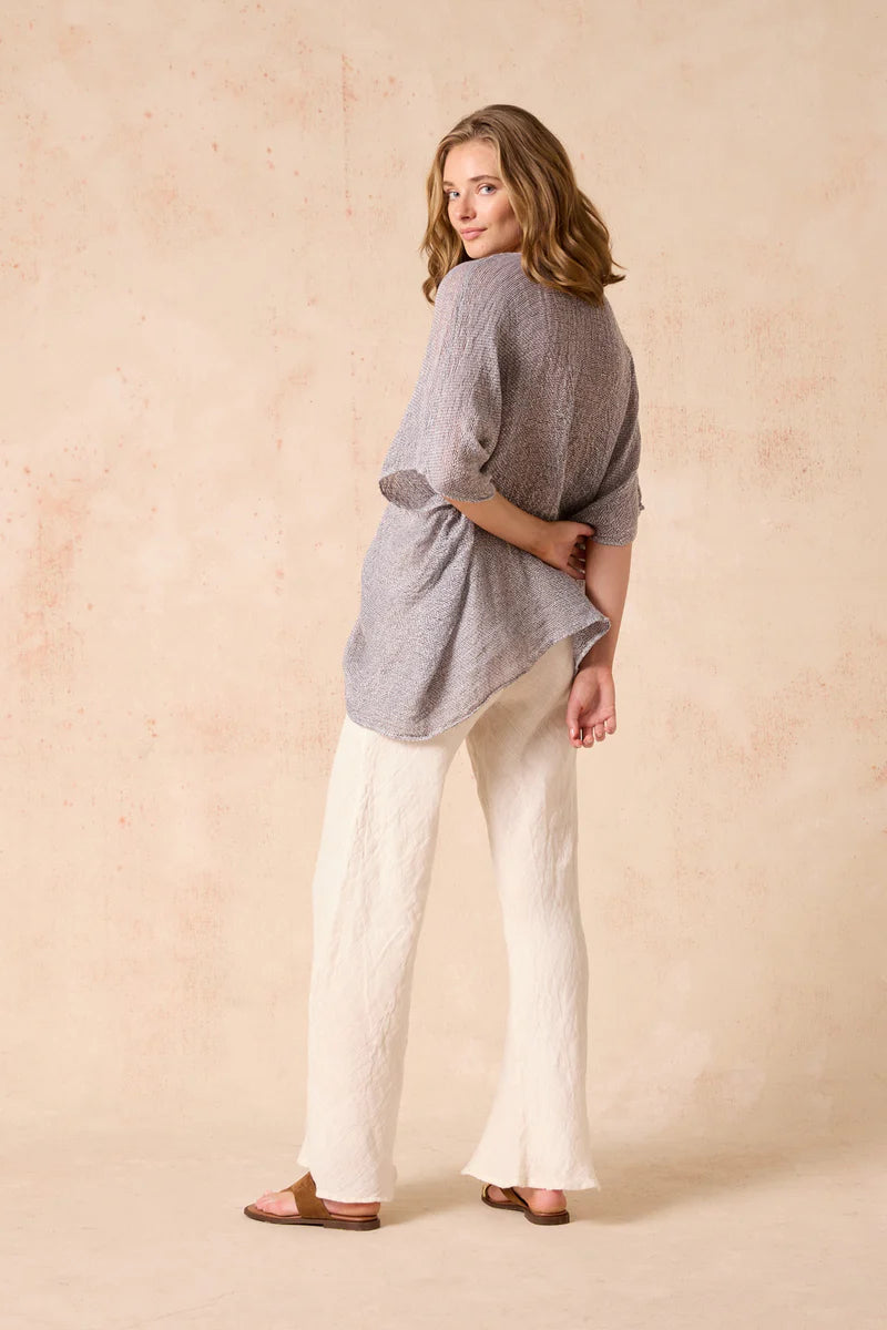 Woman Wearing Estilo Emporio Falla Top - Rete Anthracite - Top LUXAMORE