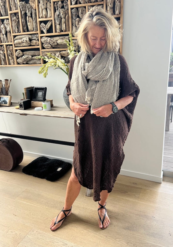 Woman Wearing Estilo Emporio Grand Scarf - Pescatore Natural Chocolate - Scarf LUXAMORE