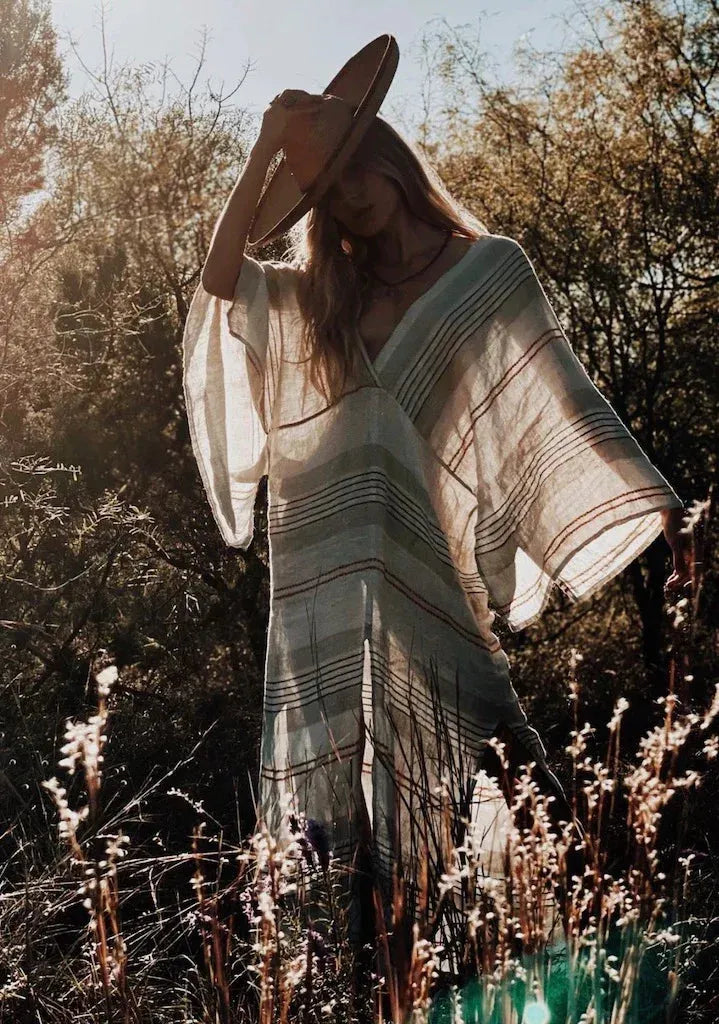 Estilo Emporio Le Robe Linen Dress worn by model in natural setting LUXAMORE 
