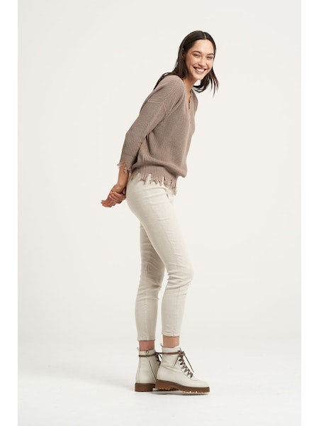Woman Wearing Estilo Emporio Linen Stretch Pant - Natural - Pants LUXAMORE