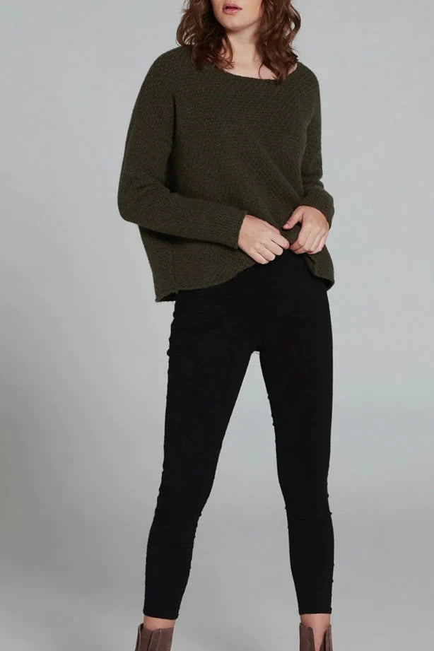 Woman Wearing Estilo Emporio Linen Stretch Pant - Natural - Pants LUXAMORE