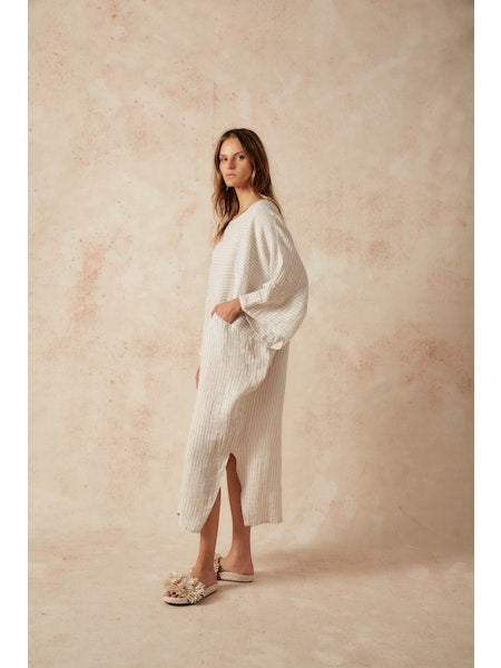 Woman Wearing Estilo Emporio Nebbilio Linen Dress - Lyla - Dress LUXAMORE