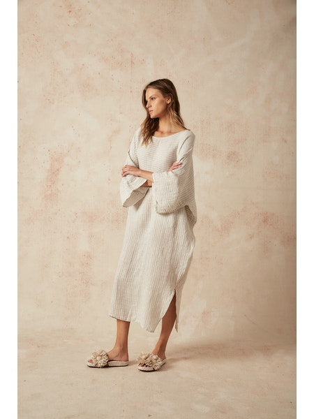 Woman Wearing Estilo Emporio Nebbilio Linen Dress - Lyla - Dress LUXAMORE