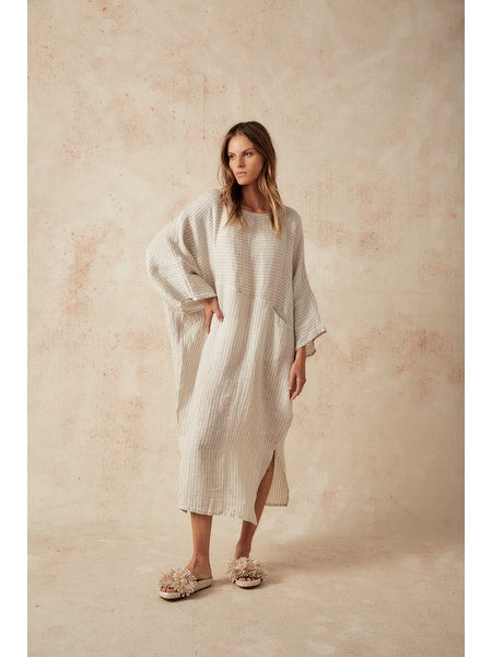 Woman Wearing Estilo Emporio Nebbilio Linen Dress - Lyla - Dress LUXAMORE