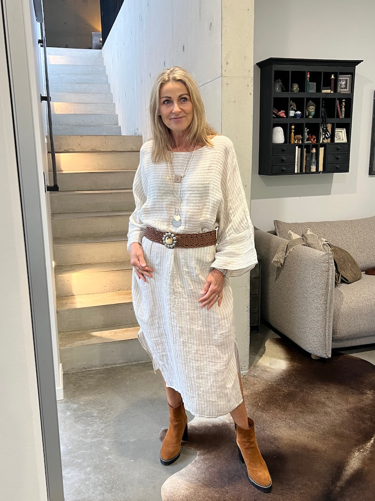 Woman Wearing Estilo Emporio Nebbilio Linen Dress - Lyla - Dress LUXAMORE