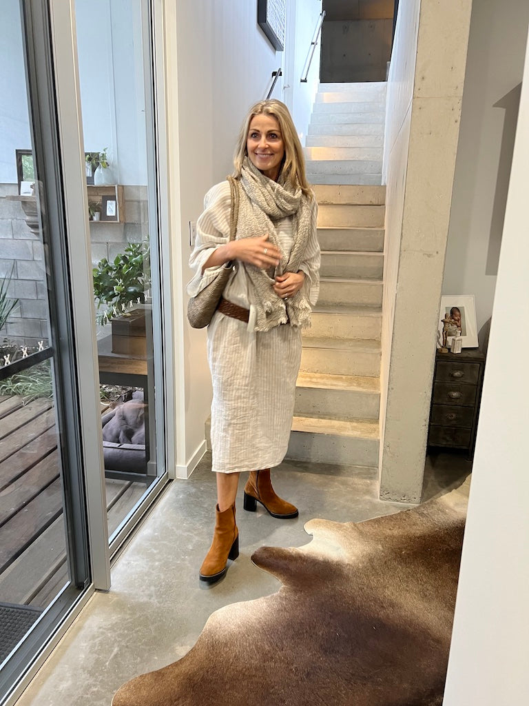 Woman Wearing Estilo Emporio Nebbilio Linen Dress - Lyla - Dress LUXAMORE