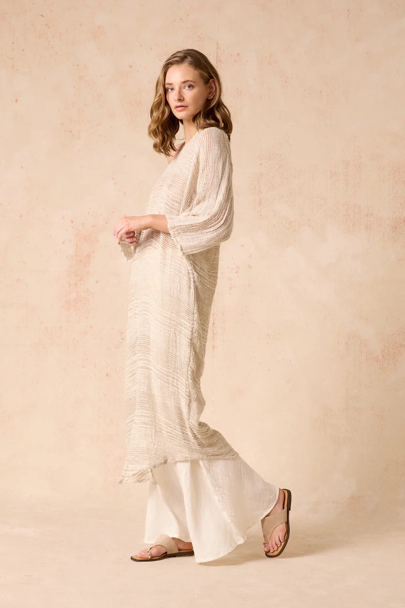 Woman Wearing Estilo Emporio Neve Linen Dress -Tela Atena Panna - Dress LUXAMORE