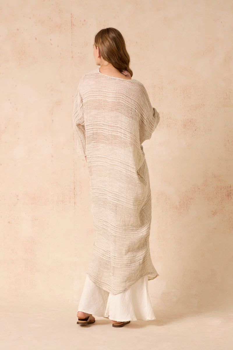 Woman Wearing Estilo Emporio Neve Linen Dress -Tela Atena Panna - Dress LUXAMORE