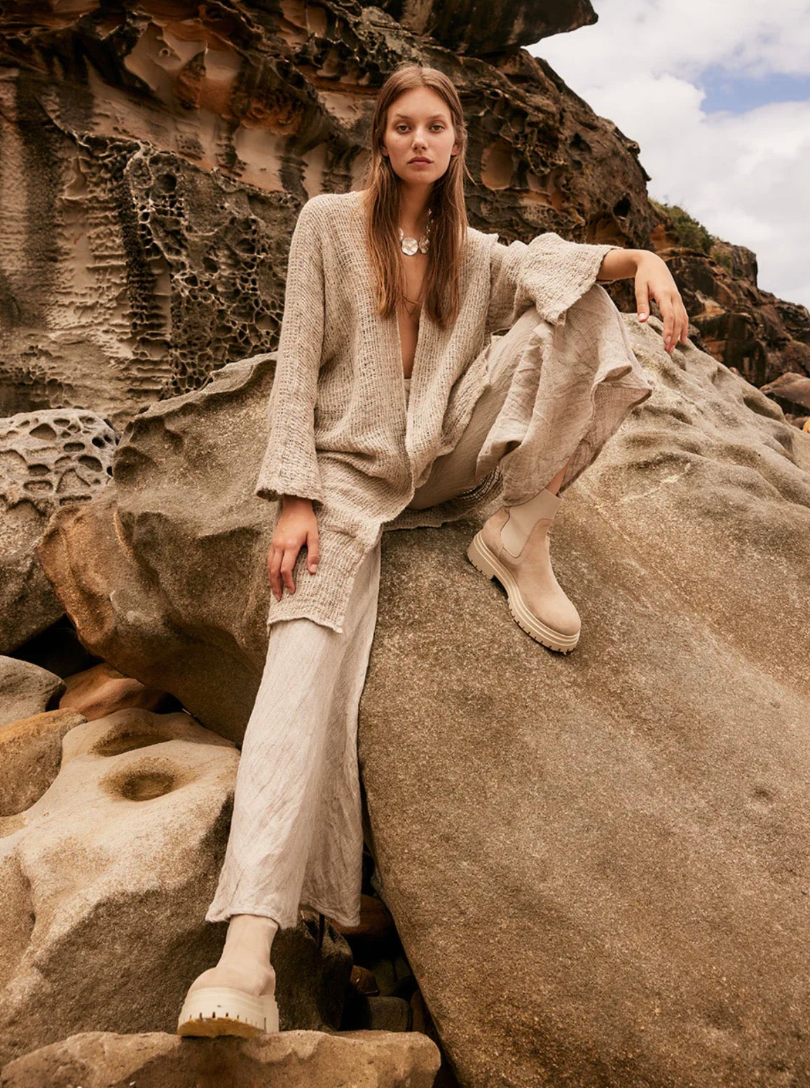 Woman Wearing Estilo Emporio Novo Flare Pant - Brasile Natural - Pants LUXAMORE