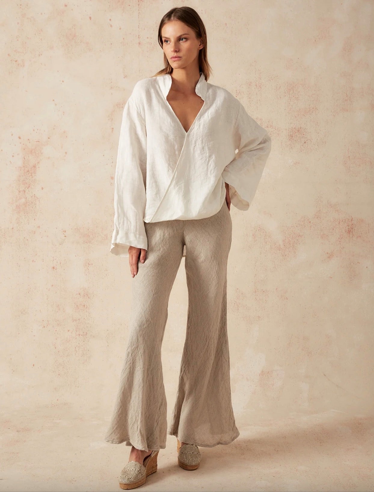 Woman Wearing Estilo Emporio Novo Flare Pant - Brasile Natural - Pants LUXAMORE