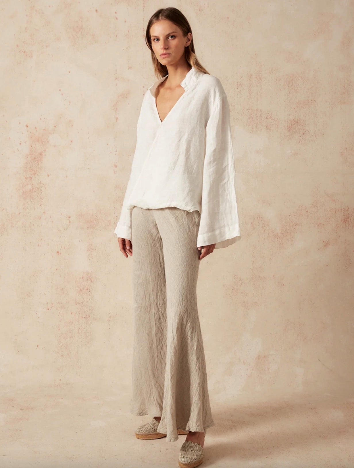 Woman Wearing Estilo Emporio Novo Flare Pant - Brasile Natural - Pants LUXAMORE