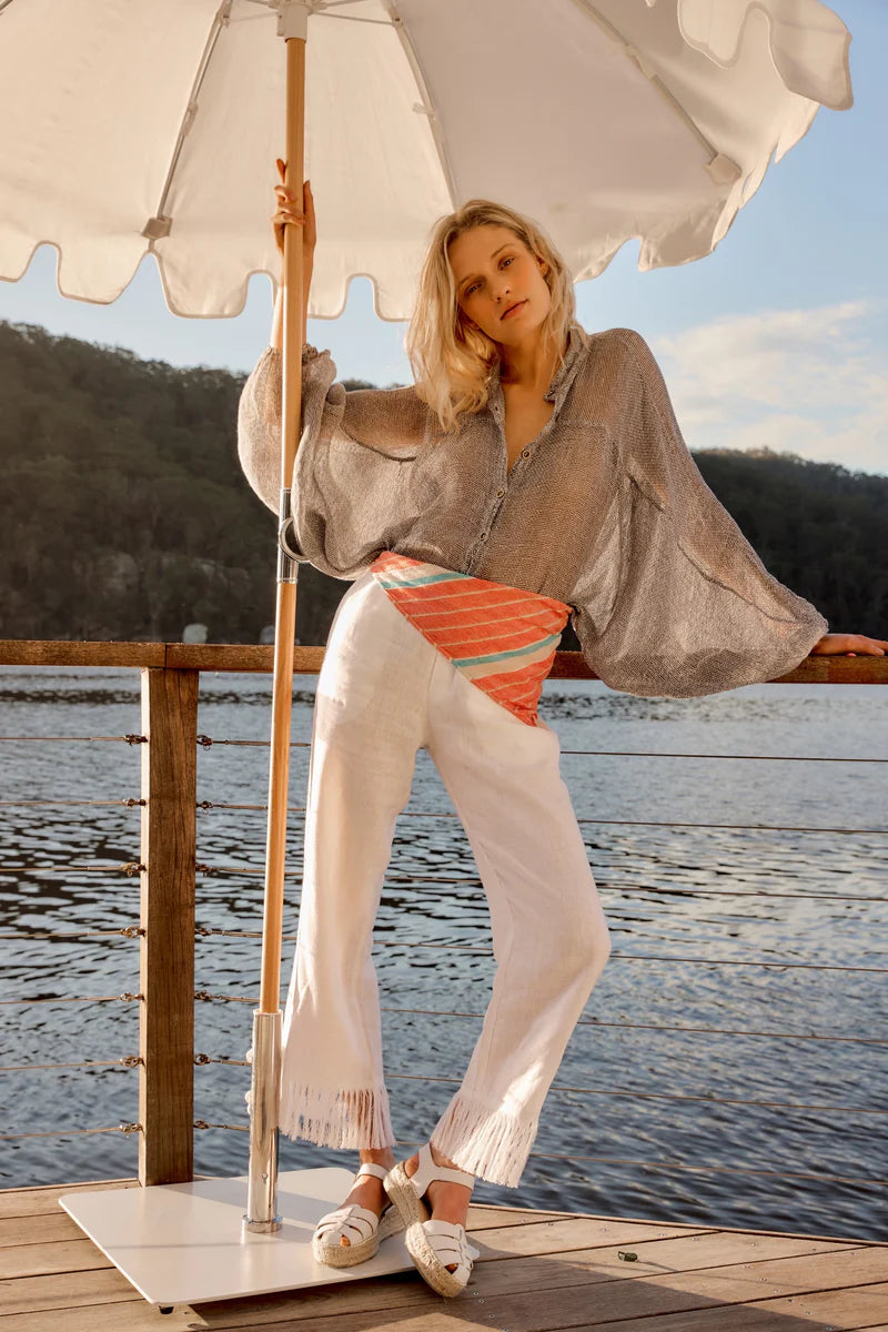 Woman Wearing Estilo Emporio Oboe Linen Shirt - Rete Anthracite - Top LUXAMORE