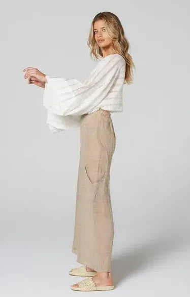 Estilo Emporio Linen Pant Pocket worn by model in natural setting LUXAMORE 