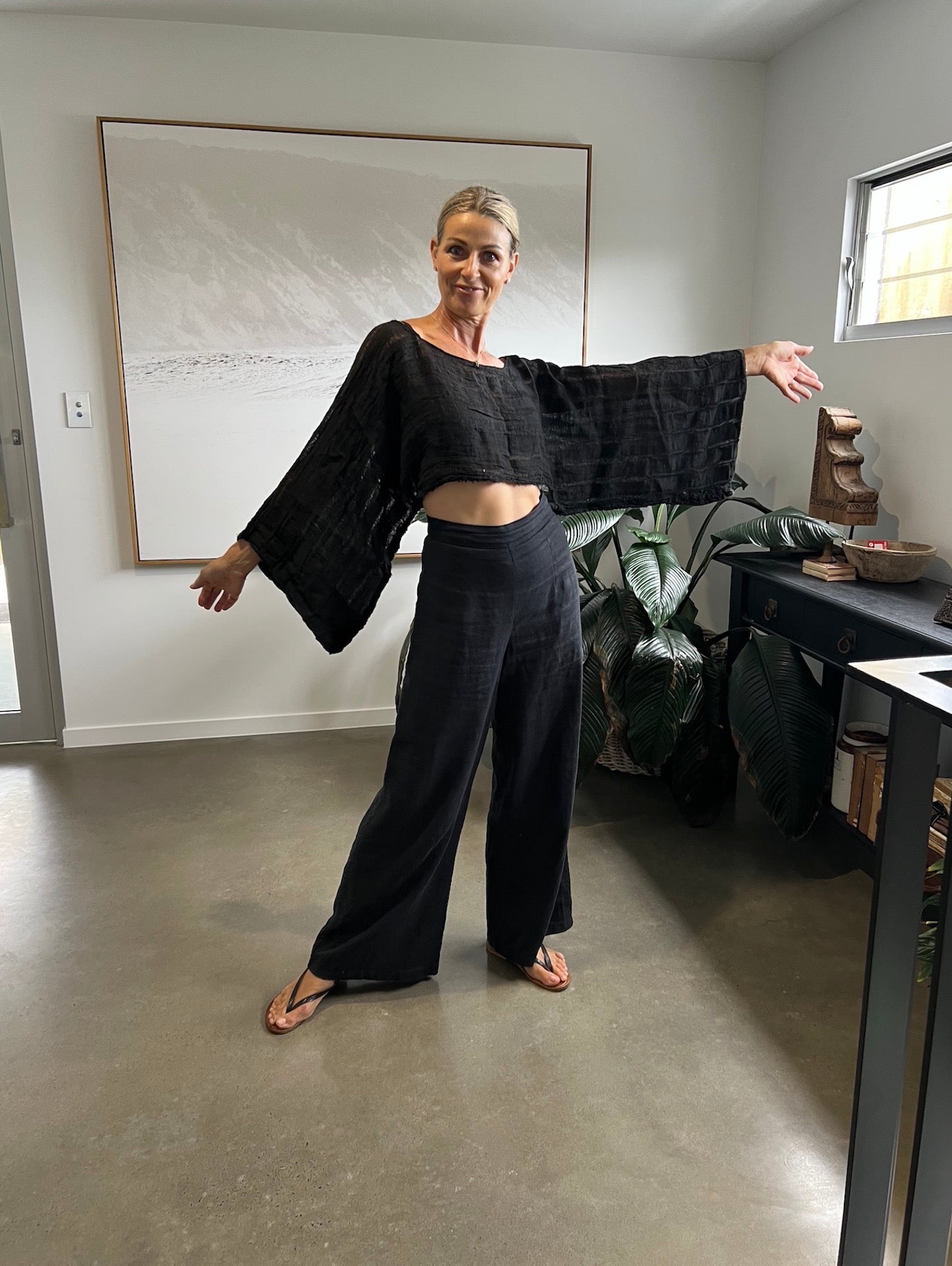 Woman Wearing Estilo Emporio Raffles Top - Tops LUXAMORE