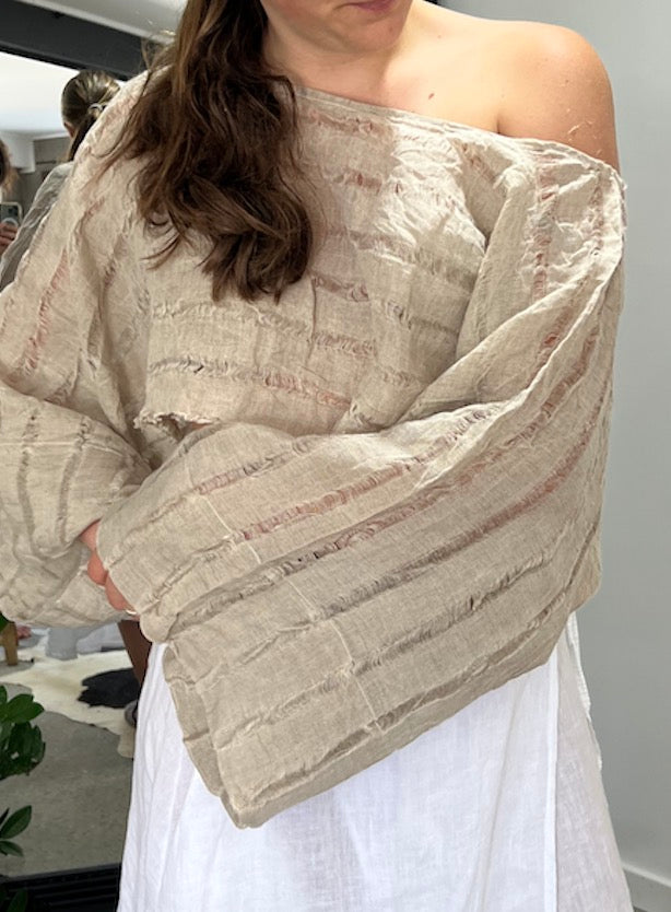 Woman Wearing Estilo Emporio Raffles Top - Tops LUXAMORE