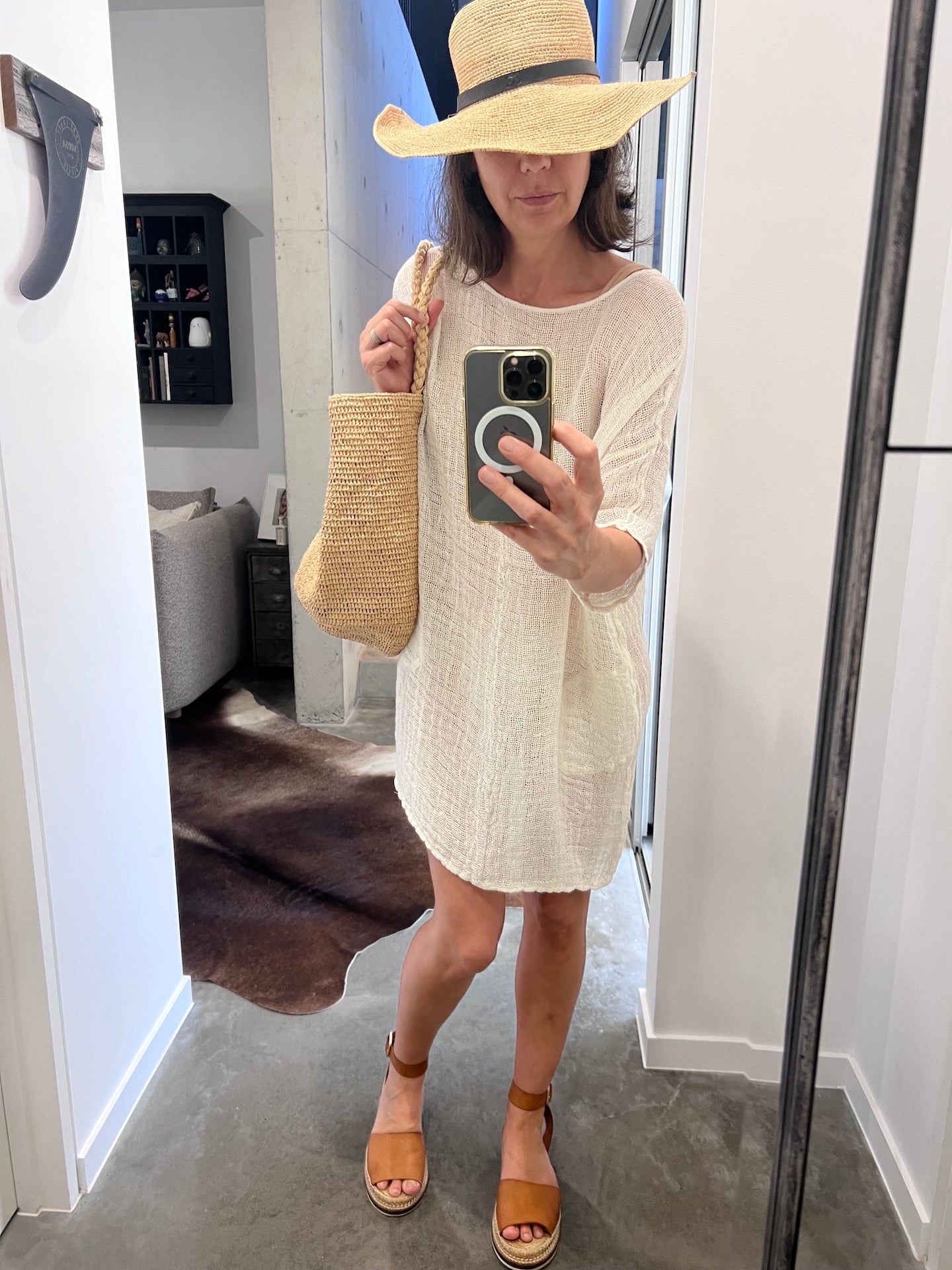 Woman Wearing Estilo Emporio Shore Linen Dress - Rete Panna - Dress LUXAMORE