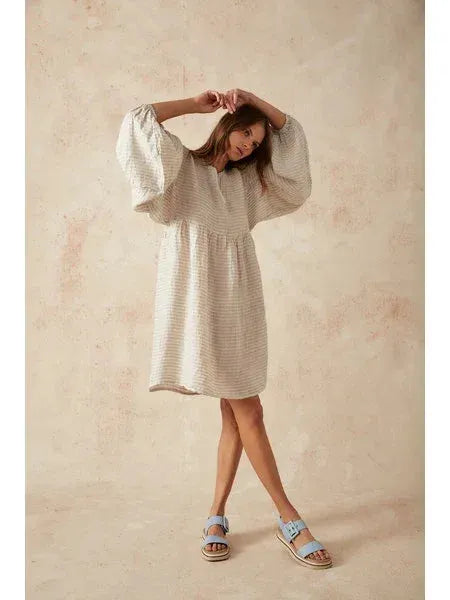 Estilo Emporio Stella Linen Dress - Lyla worn by model in natural setting LUXAMORE 