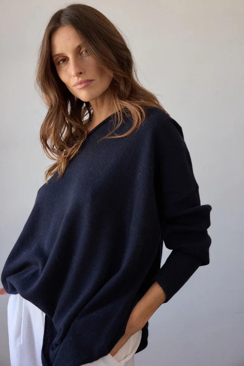 Estilo Emporio Zoe Cashmere - Navy sustainable knit worn by model in studio LUXAMORE  