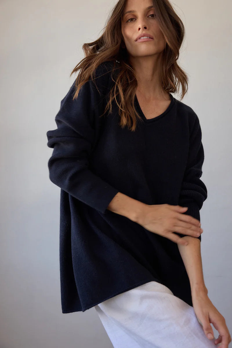 Estilo Emporio Zoe Cashmere - Navy sustainable knit worn by model in studio LUXAMORE  