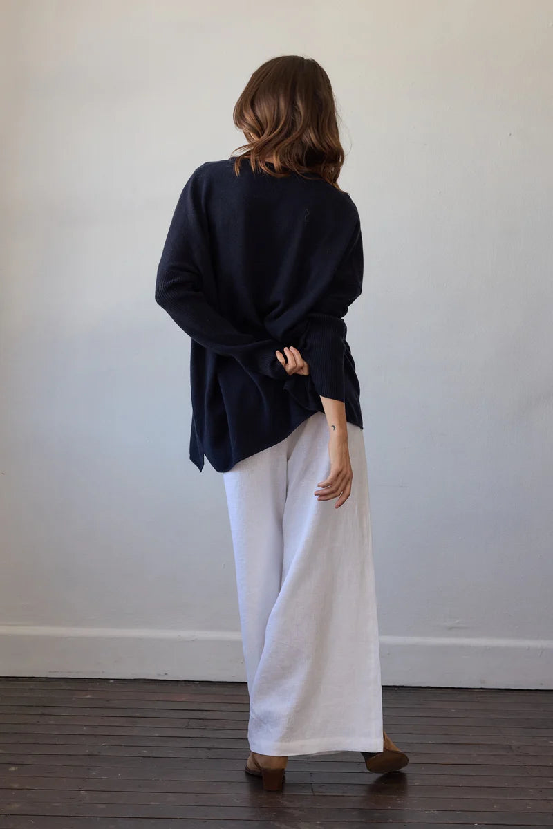 Estilo Emporio Zoe Cashmere - Navy sustainable knit worn by model in studio LUXAMORE  