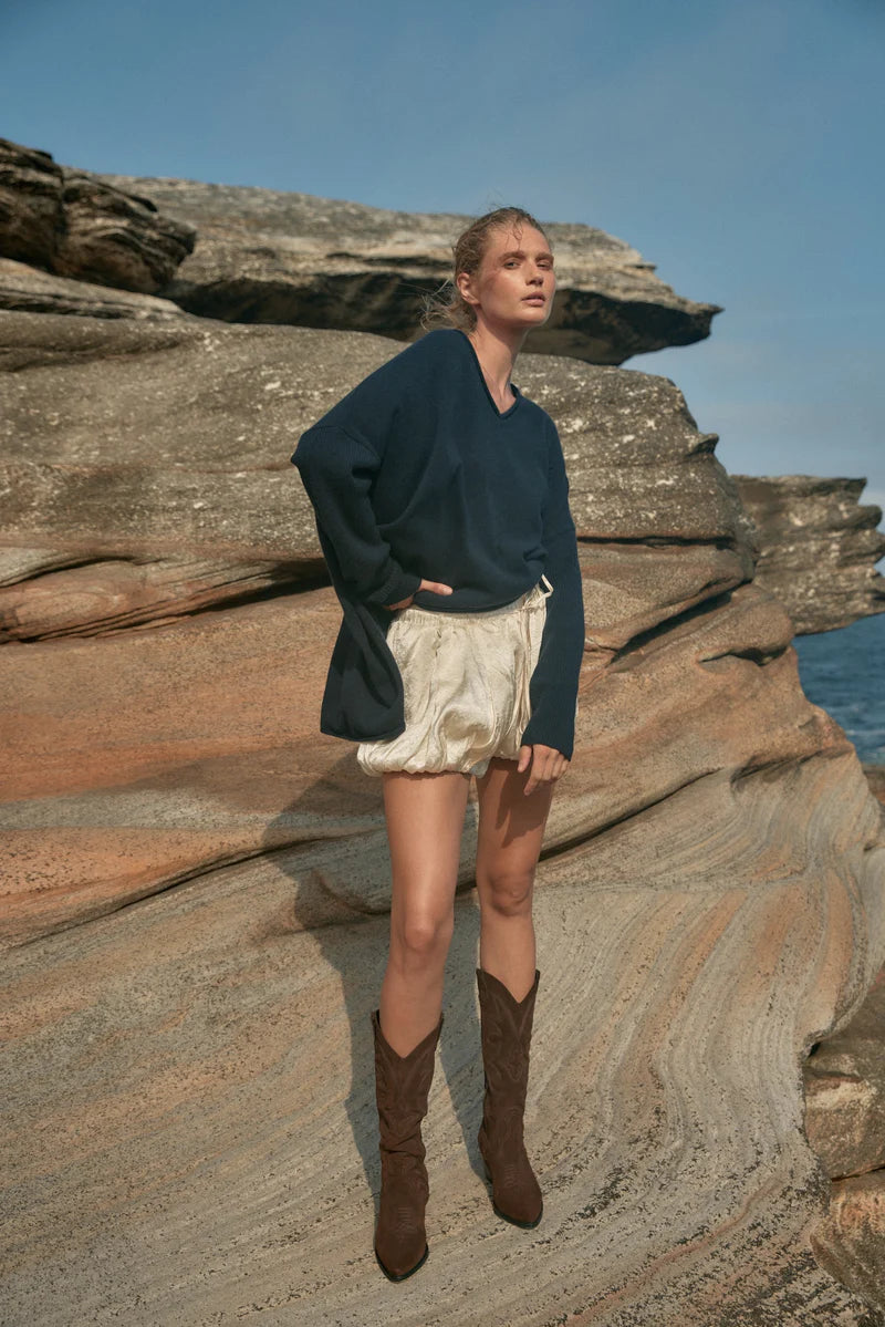 Estilo Emporio Zoe Cashmere - Navy sustainable knit worn by model at the beach LUXAMORE  
