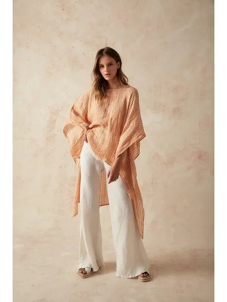 Woman Wearing Exclusive: Estilo Emporio Parla Top - Papagallo Oro - Tops LUXAMORE