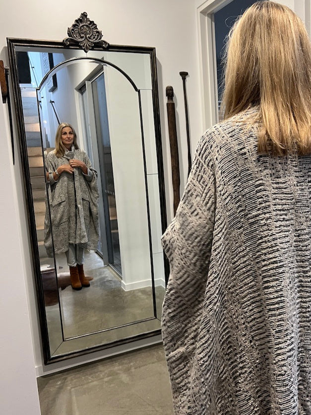 La Bottega di Brunella Cape Mantella Paloma - Sangria - LUXAMORE -Coat-La Bottega di Brunella Maglia Europa Fossil - Campagna linen top garments, designed and handcrafted in Italy. Shop La Bottega di Brunella Linen Tops at Luxamore