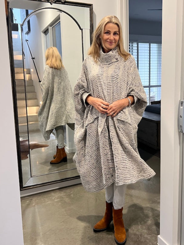 La Bottega di Brunella Cape Mantella Paloma - Sangria - LUXAMORE -Coat-La Bottega di Brunella Maglia Europa Fossil - Campagna linen top garments, designed and handcrafted in Italy. Shop La Bottega di Brunella Linen Tops at Luxamore